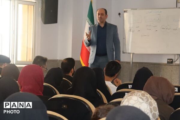 برپایی جلسه انجمن اولیا و مربیان در دبیرستان شهید بهشتی ناحیه دو شهرری 