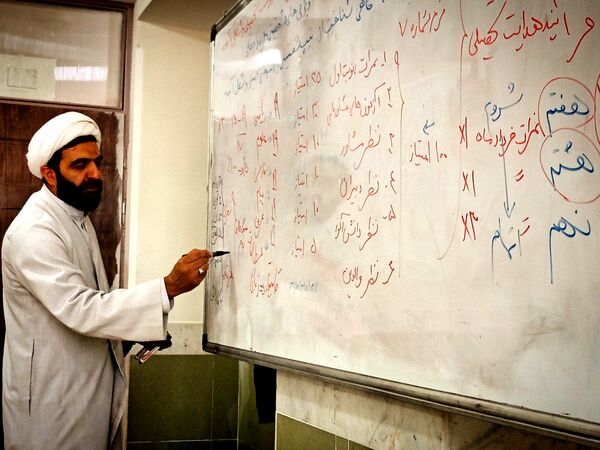 اولین جلسه هدایت تحصیلی دانش آموزان پایه نهمی دبیرستان میثاق