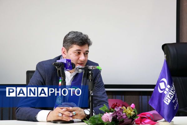 نشست صمیمی دانش‏‌آموز خبرنگاران و نمایندگان مجلس دانش‌آموزی آذربایجان شرقی با علی فلاحتکار