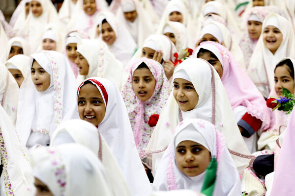جشن تکلیف دختران در دفتر امام جمعه یزد