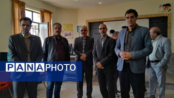 تقدیر از رتبه های برتر علمی-آموزشی، قرآنی، فرهنگی، ورزشی و هنری هنرستان شهید دیواندری سبزوار