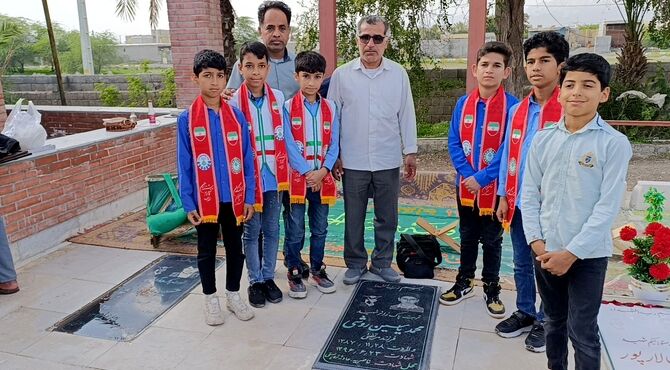 آیین معنوی «مهمانی لاله‌ها» در گلزار شهدای رودان 
