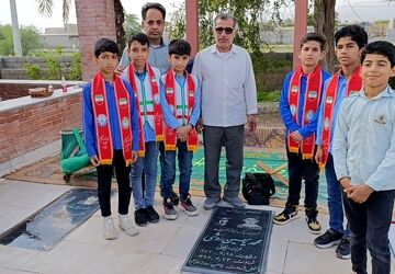 آیین معنوی «مهمانی لاله‌ها» در گلزار شهدای رودان 