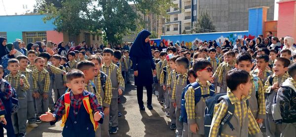 جشن‌شکوفه‌ها در‌ دبستان شهدای گمنام