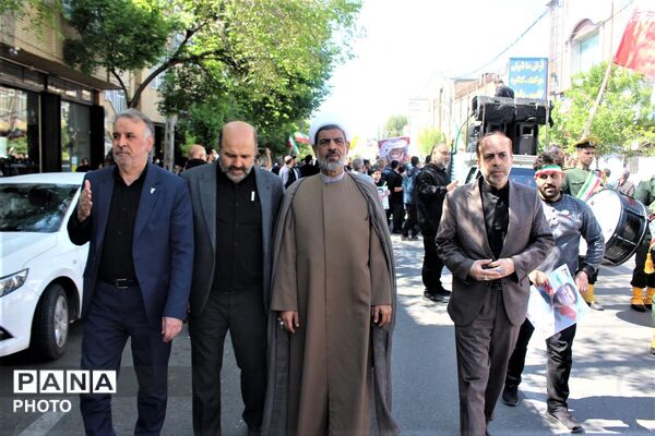 آیین تشییع پیکر دانش‌آموز شهید «سید محمد حسینی مقدم»