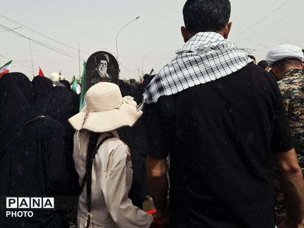 وداع پرشور نوجوانان با آقای شهید ایران 