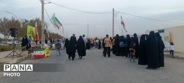 جلوه‌های چشم‌نواز سه شنبه‌های مهدوی در پیاده روی جمکران