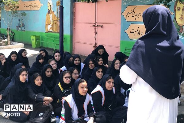 دانش‌آموزان دبیرستان پروین اعتصامی اسلامشهر با اصول امدادگری آشنا شدند