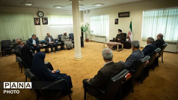 بیعت  اعضای شورای دانشگاه آزاد اسلامی استان البرز با سومین رهبر انقلاب اسلامی