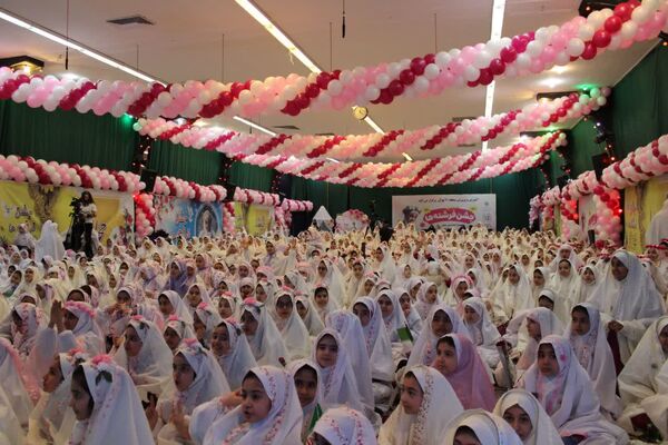 جشن عبادت ۱۳۰۰ نفر از دختران منطقه ۱۰ در مهدیه امام حسن مجتبی(ع)