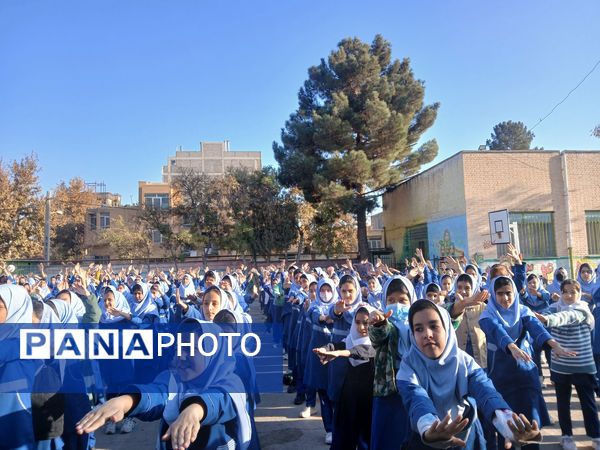 مراسم صبحگاهی در مدرسه دخترانه بنت الهدی صدر۲ 