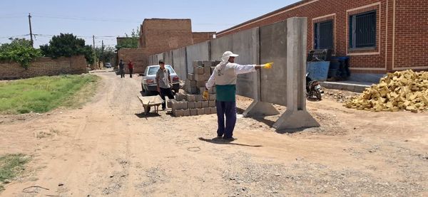 تلاش شبانه روزی برای تکمیل مدرسه جدید در روستای فدافن