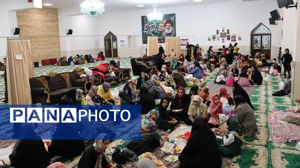 جشن شب یلدایی دختر و مادران در مسجد النبیین بیرجند