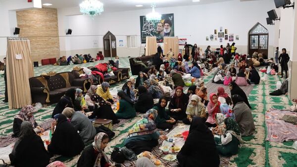 جشن شب یلدایی دختر و مادران در مسجد النبیین بیرجند