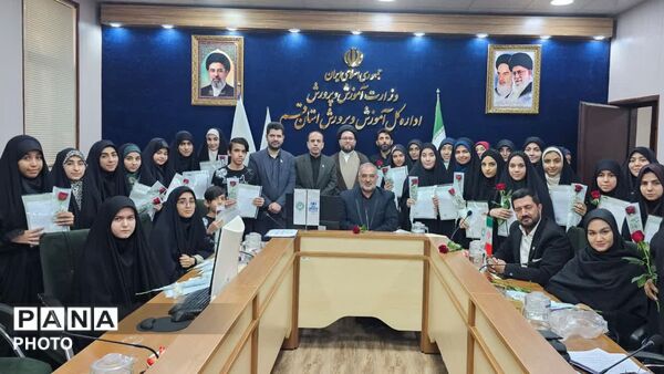 نشست صمیمی خبرنگاران پانا با مدیرکل آموزش و پرورش قم
