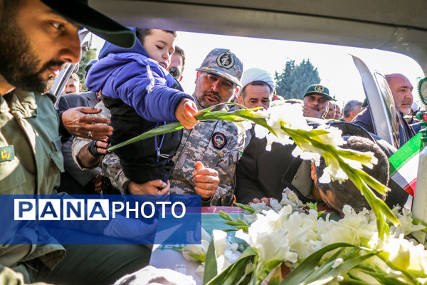  استقبال مردم ارومیه از شهدای گمنام دفاع مقدس