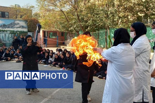 گرامیداشت روز آزمایشگاه در مدارس کهریزک 