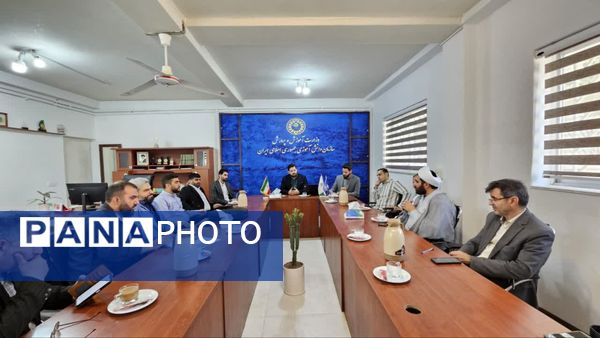 جلسه هم‌اندیشی رئیس سازمان دانش‌آموزی استان با مدیران مدرسه