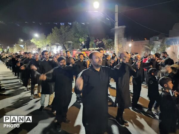 عزاداری مردم ابرکوه در شب های قدر و سوگ رهبر معظم انقلاب