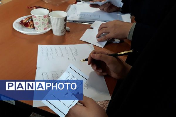 رقابت دانش‌آموزان منتخب در انتخابات منطقه‌ای شورای دانش‌آموزی بهارستان دو