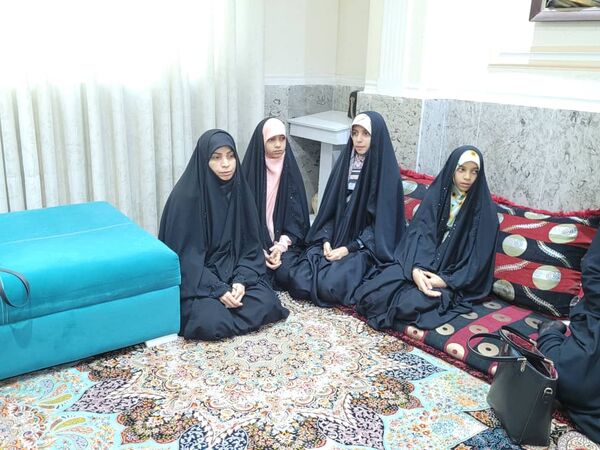 دیدار مسئولان آموزش و پرورش ناحیه یک بندرعباس با خانواده شهید رضا زارعی