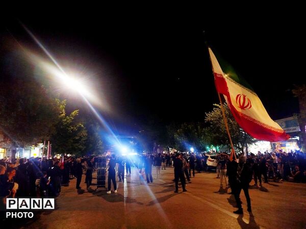 مراسم زنجیر زنی در شب تاسوعای حسینی در حسینیه امام خمینی(ره)نیشابور