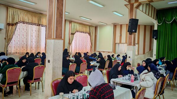 مسابقات ورزشی شطرنج دانش آموزان دوره دوم