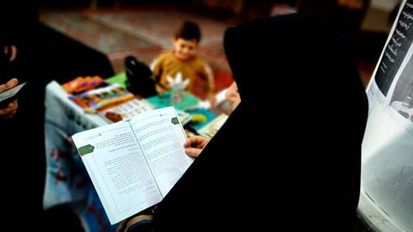 برگزاری نماز جمعه وحدت‌آفرین نظرآباد با رونمایی کتاب قرآنی و ارائه خدمات فرهنگی و معیشتی در مصلی نظرآباد