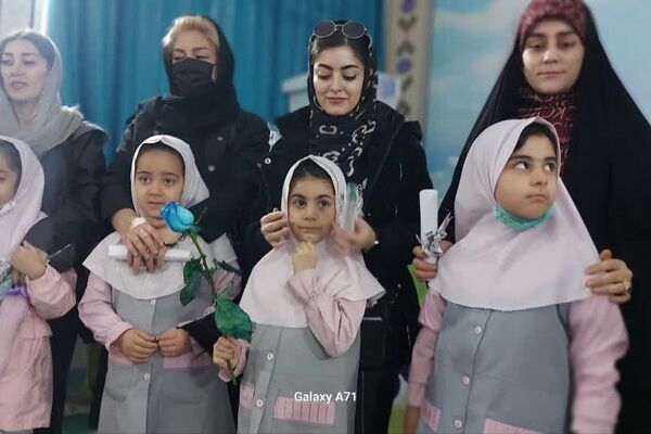 مراسم روز مادر و تحلیف پیشتازان در دبستان شهید سرافراز