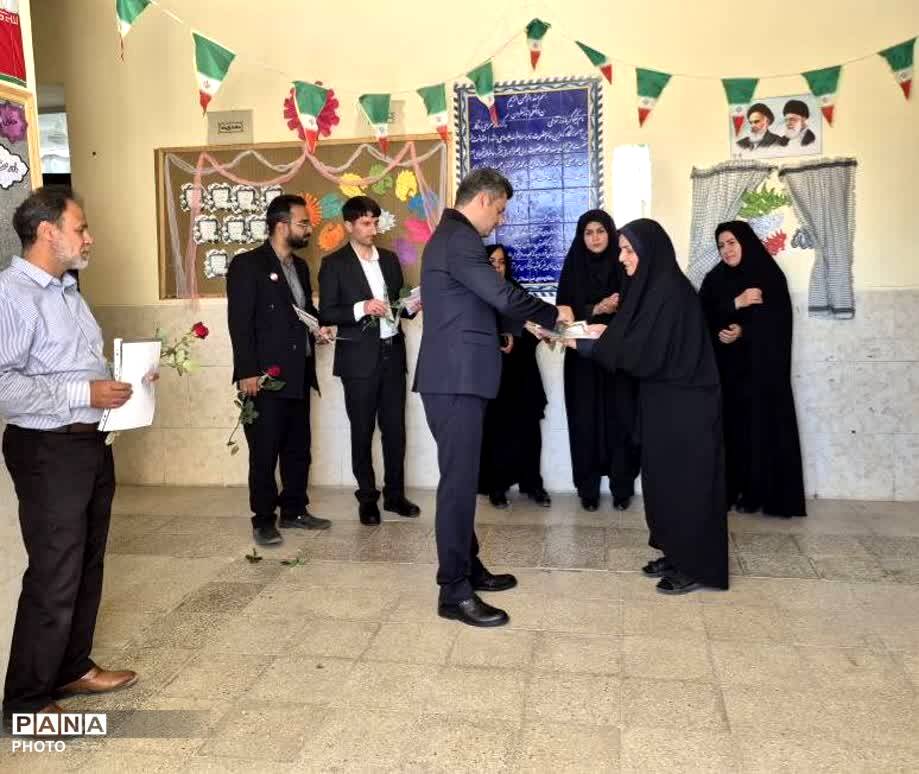 مراسم سپاس معلم در مدرسه فاطمه الزهرا(س) بخ 