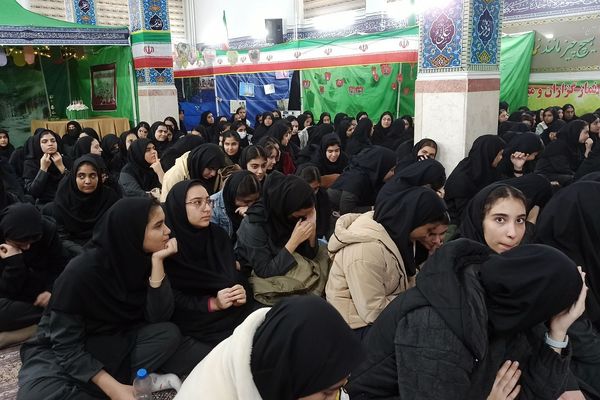 جشن انقلاب در ناحیه دو شهرری با حضور معاون پرورشی و فرهنگی شهرستانهای استان تهران 