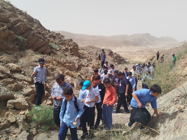 برگزاری اردوی علمی-تفریحی فسیل شناسی دبیرستان نمونه دولتی دانش 