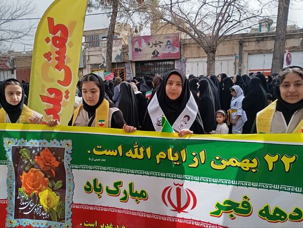 اقتدار کودکان نی‌ریزی در حماسه 22 بهمن