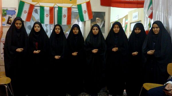 بازدید مدیر ارتباطات اتحادیه انجمن های اسلامی دانش آموزان از نمایشگاه مدرسه انقلاب در قم