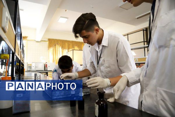 دوره‌های آموزشی هشتمین کارسوق ملی مهندسی ژنتیک در زنجان