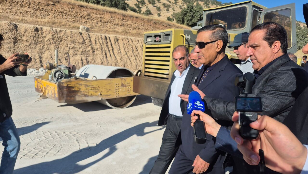 بازدید معاون اجرایی رئیس‌جمهور از ۲ گذرگاه در حال احداث مسیر زائران اربعین