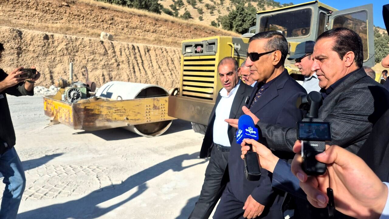 بازدید معاون اجرایی رئیس‌جمهور از ۲ گذرگاه در حال احداث مسیر زائران اربعین