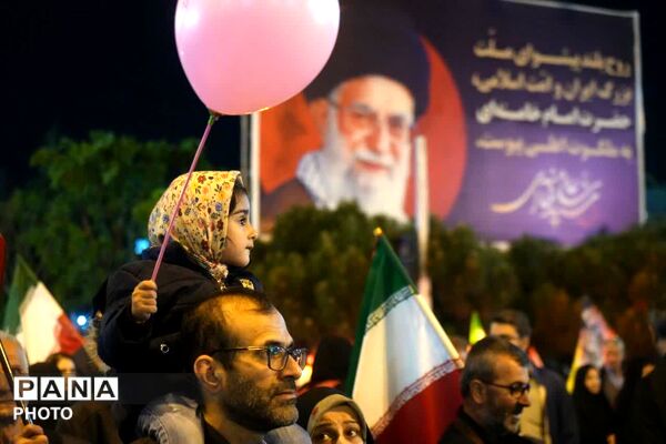 اقتدار و آمادگی دختران البرزی در رژه «جان فدای البرزی» پاسخی به هجمه‌ها در دهه کرامت