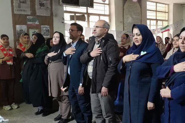 مراسم دهه فجر و برگزاری نمایشگاه دست‌سازهای دانش‌آموزی در دبستان شیخ کلینی