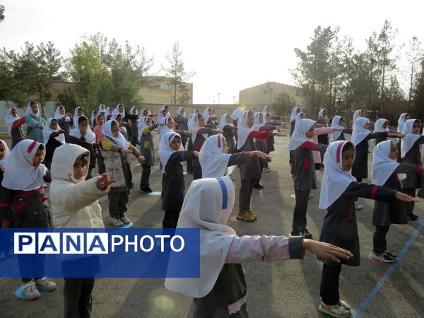 نشاط و شادابی دانش‌آموزان در مدرسه شهید هاشمی‌نژاد خاتم