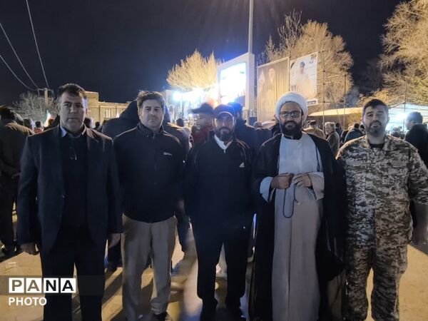مردم دلفان در شب چهلم مراسم شهید آیت‌الله سید علی خامنه‌ای گردهم آمدند