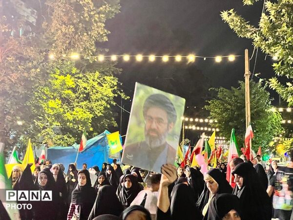 حضور باشکوه مردم کرج در نود و نهمین شب از تجمعات مردمی