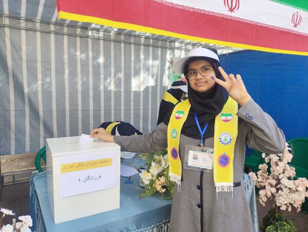  انتخابات شورای دانش‌آموزی در دبیرستان فرزانگان ۴ ناحیه ۷مشهد