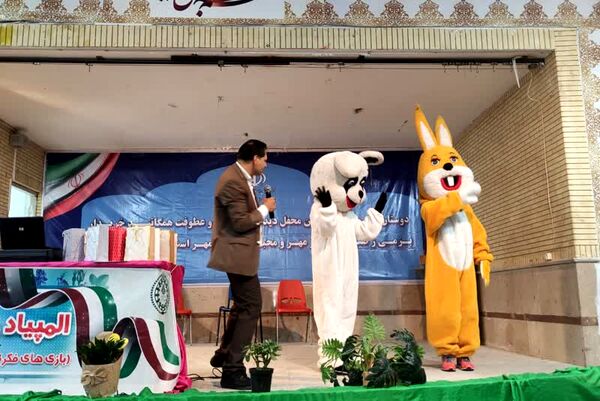 تجلیل از  دانش‌آموزان برگزیده جشنواره‌های فرهنگی هنری، المپیاد رویش و خبرنگاران پانا زرقان