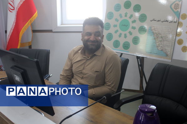 نشست خبری مدیرکل نوسازی مدارس استان بوشهر 