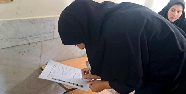 رقابت دانش‌آموزان میانکوه در امتحانات نوبت دوم