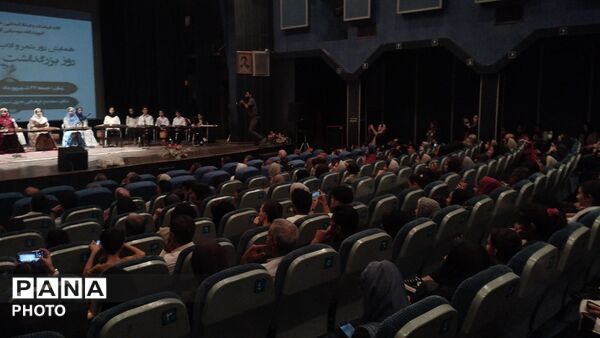 همایش روز شعر و ادب پارسی و بزرگداشت استاد شهریار در الیگودرز