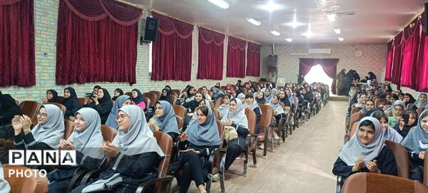 جشنی به پاس تجلیل از افتخار آفرینی دانش آموزان دبیرستان وکیلی۱۰