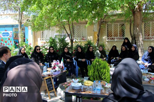 دورهمی خاطره سازان هنرستان ثمین 