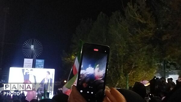 عقد دو جوان نیشابوری با نوای لبیک یا خامنه ای 